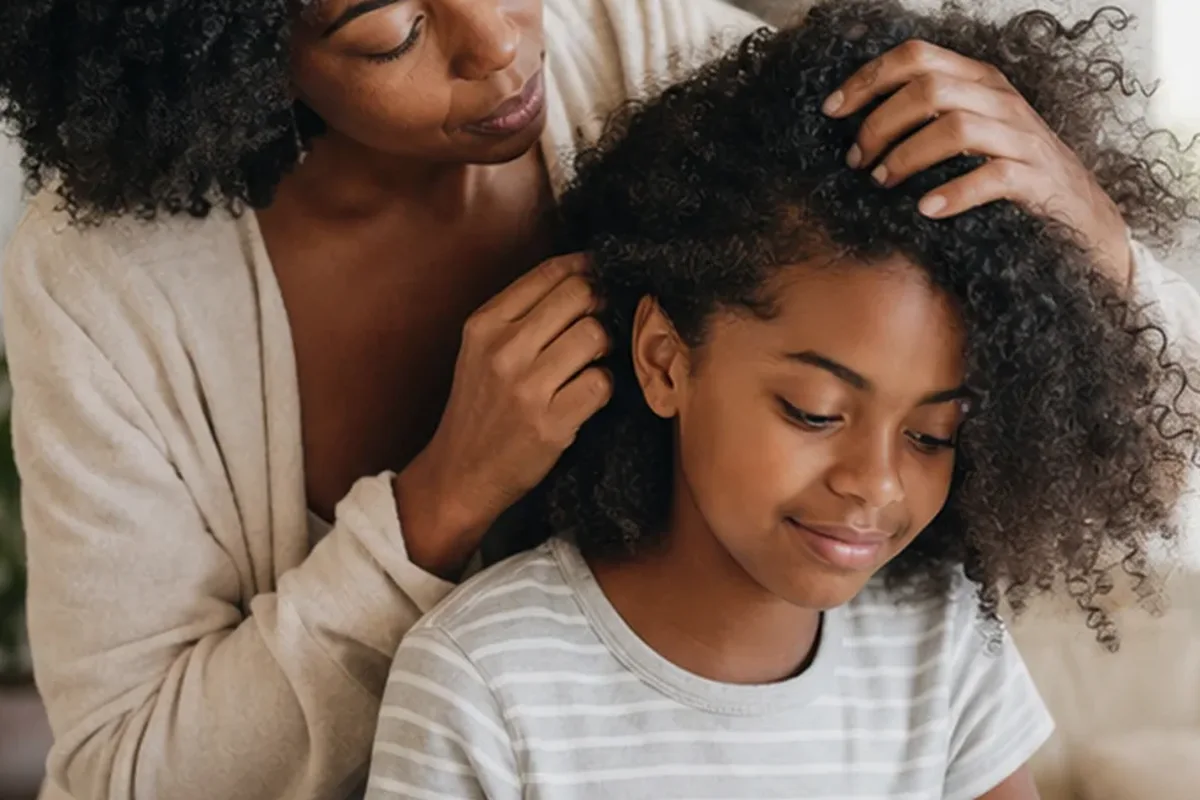 Hochwertige Beauty-Inszenierung zu Auswahlkriterien für Haarmaske für strapaziertes Haar