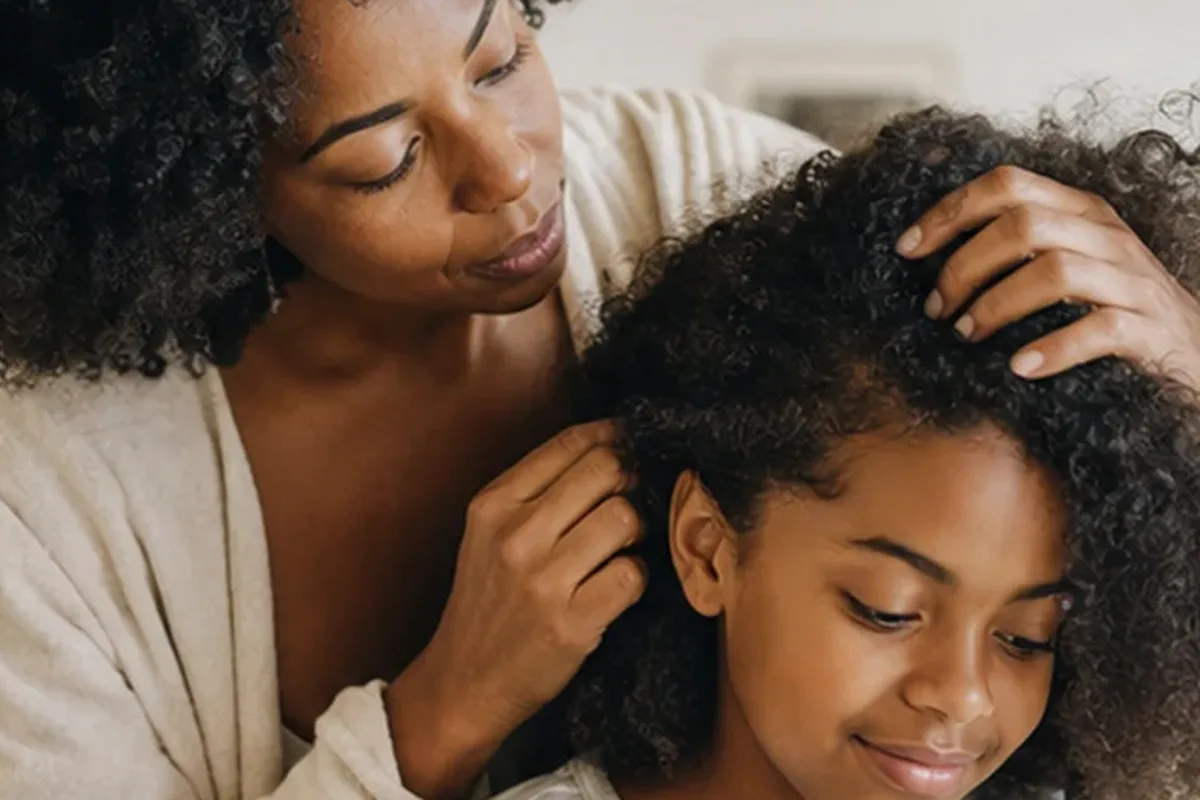 Authentische Beauty-Routine passend zum Thema Leave-in-Pflege für lockiges Haar