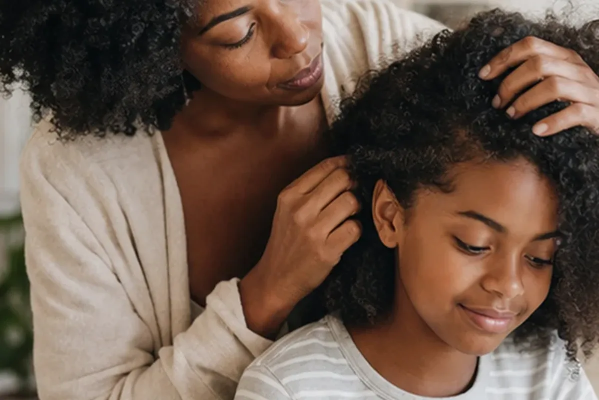 Redaktioneller Beauty-Moment zur Ausgangslage bei Trockenshampoo für strapaziertes Haar