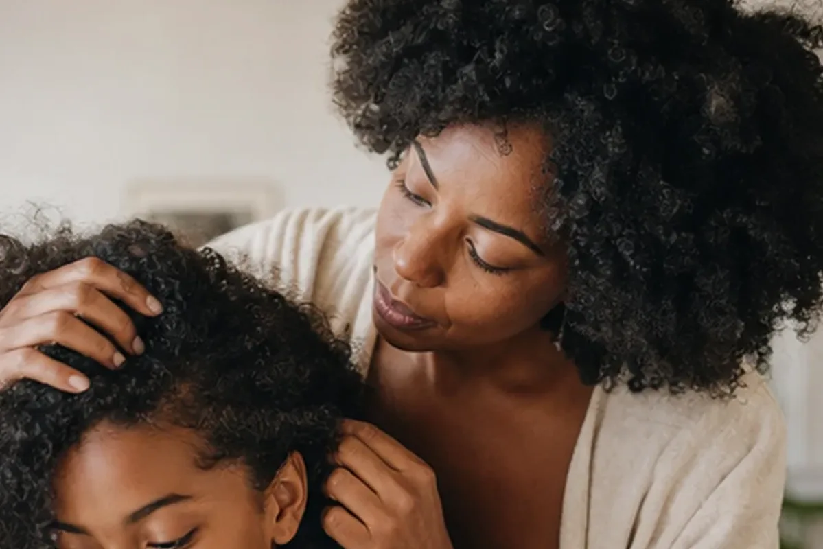 Redaktioneller Beauty-Moment zur Ausgangslage bei Mildes Shampoo bei Haarbruch