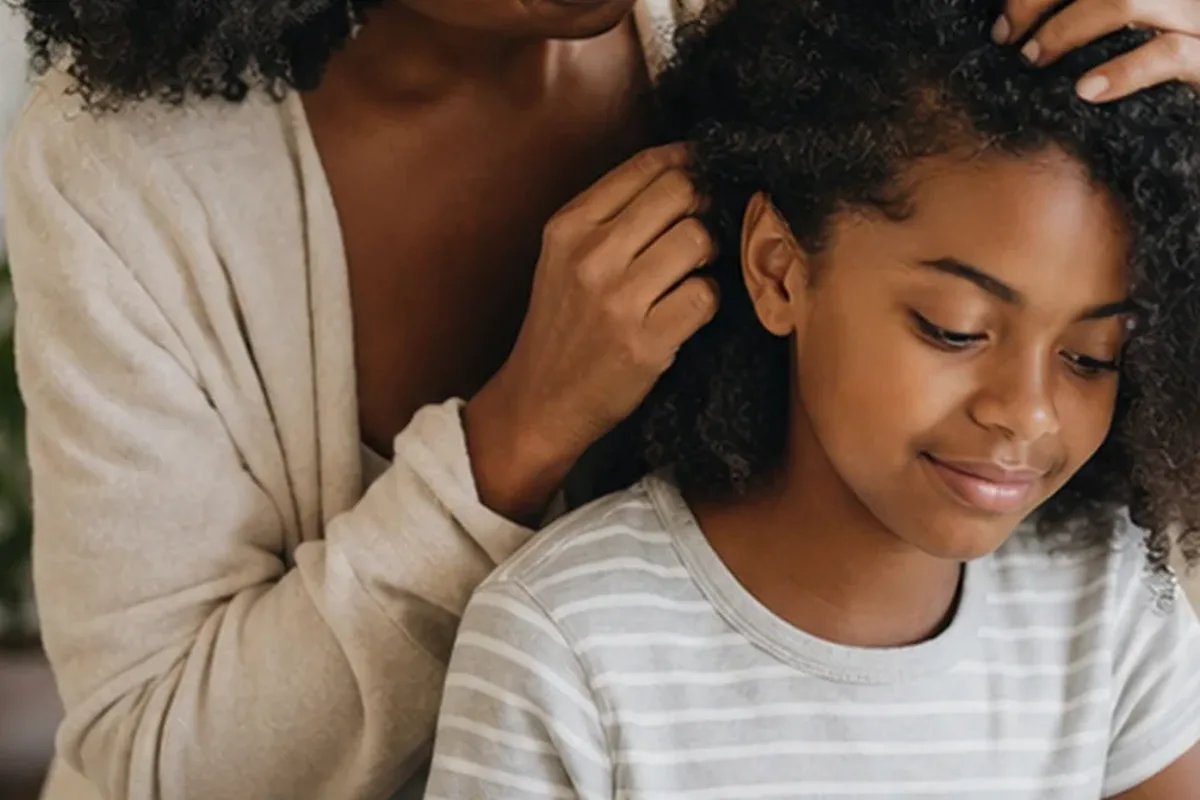 Redaktionelle Detailaufnahme zur Orientierung bei Haarmaske bei Frizz