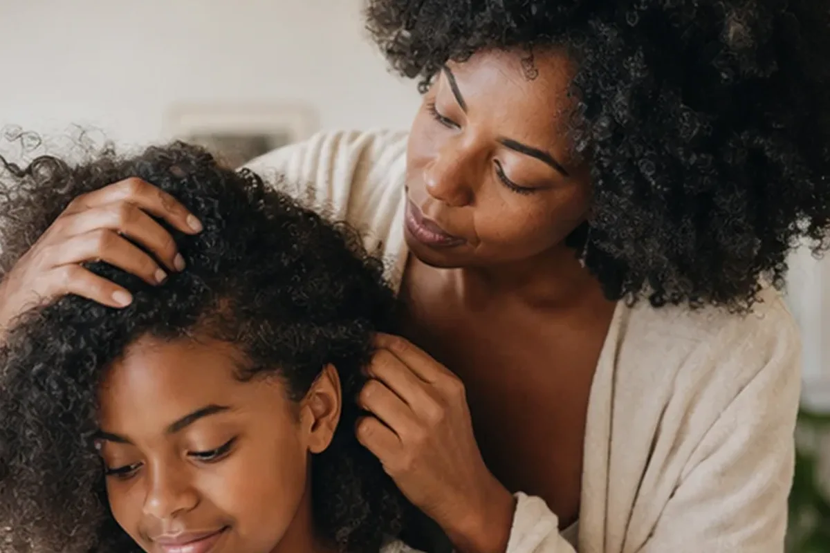 Redaktioneller Beauty-Moment zur Ausgangslage bei Haaröl für strapaziertes Haar
