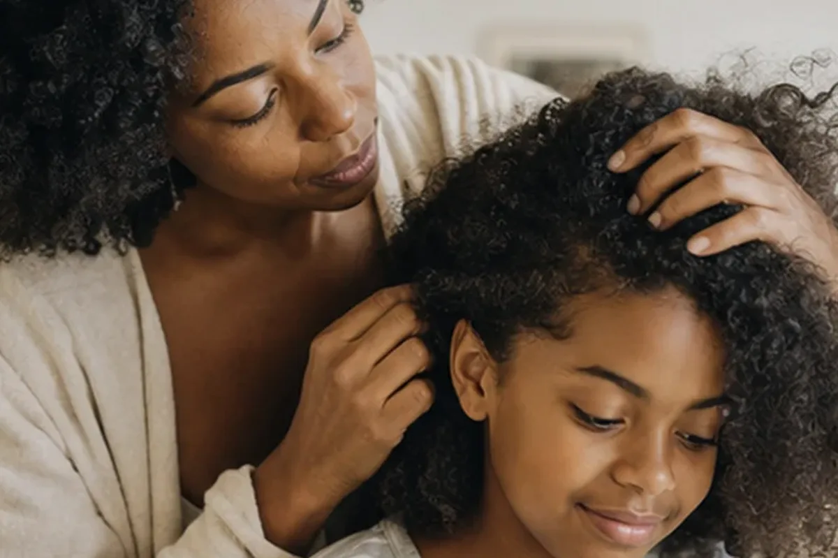 Redaktioneller Beauty-Moment zur Ausgangslage bei Haartrockner für feines Haar