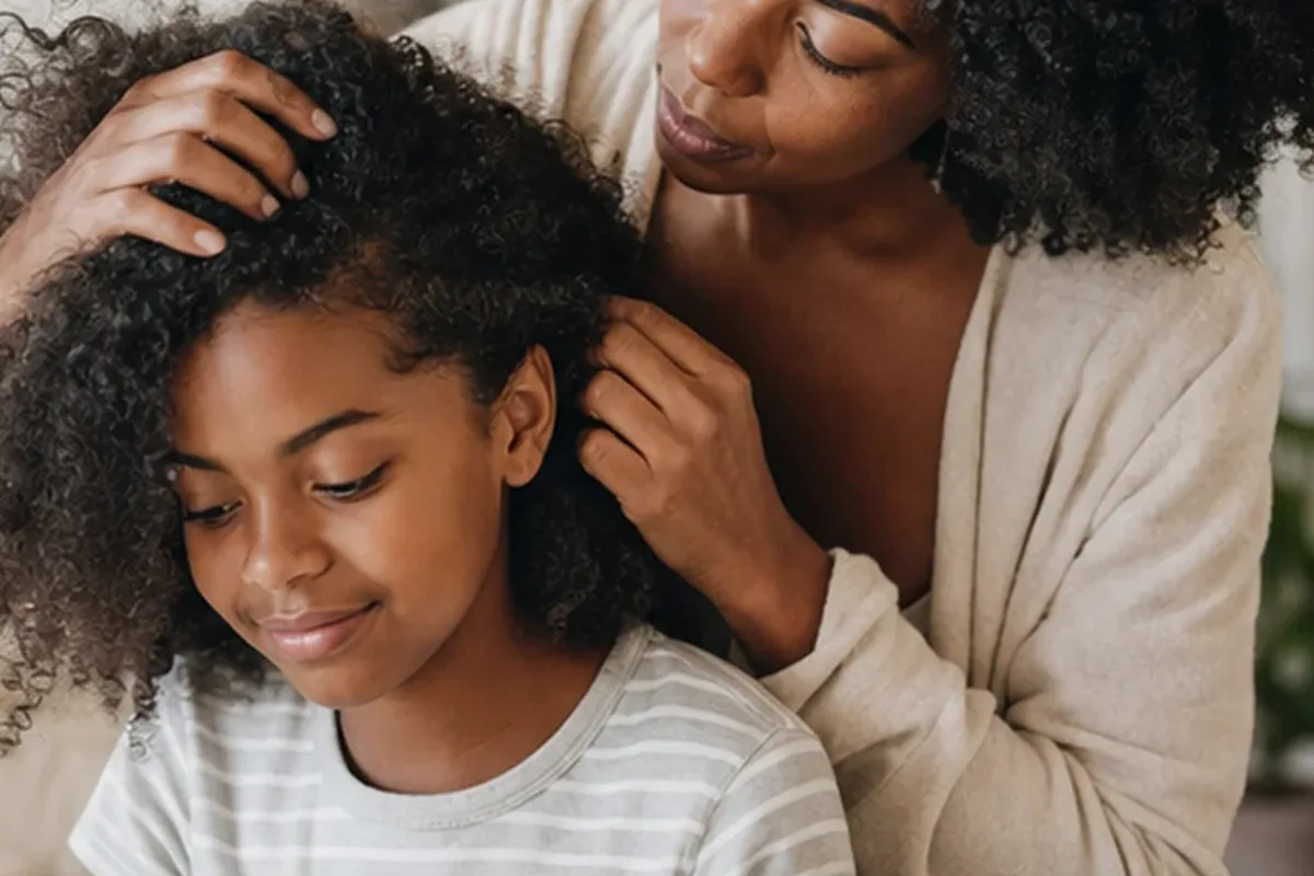 Redaktioneller Beauty-Moment zur Ausgangslage bei Leave-in-Pflege bei Frizz