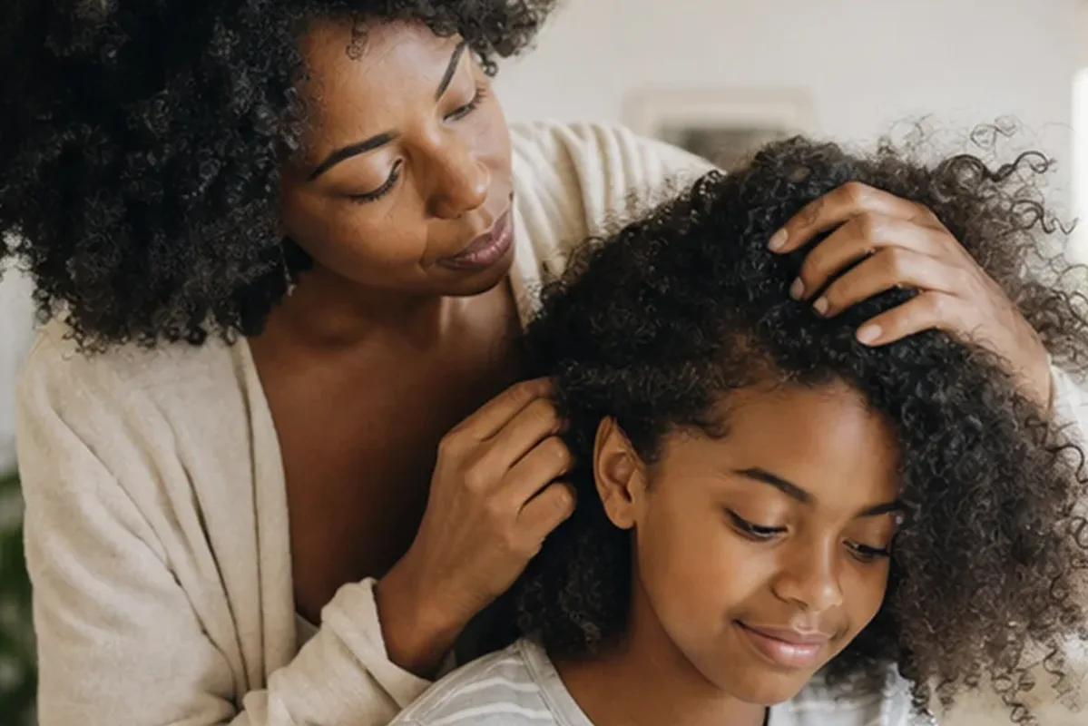 Authentische Beauty-Routine passend zum Thema Hitzeschutz für empfindliche Kopfhaut