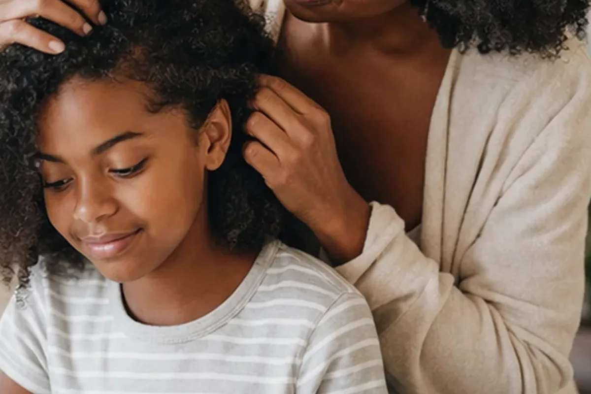 Hochwertige Beauty-Inszenierung zu Auswahlkriterien für Trockenshampoo für feines Haar