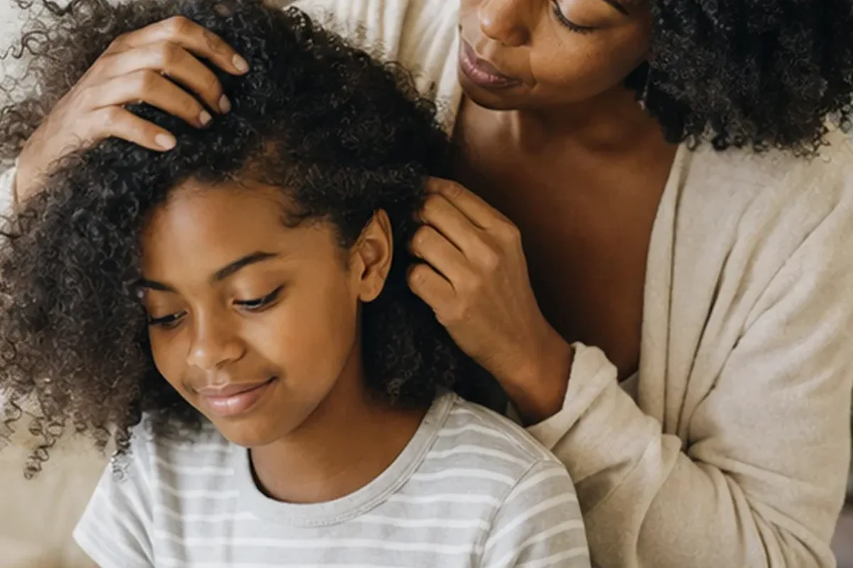 Authentische Beauty-Routine passend zum Thema Mildes Shampoo für lockiges Haar