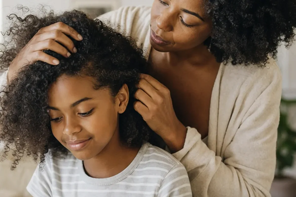 Redaktioneller Beauty-Moment zur Ausgangslage bei Haaröl für feines Haar