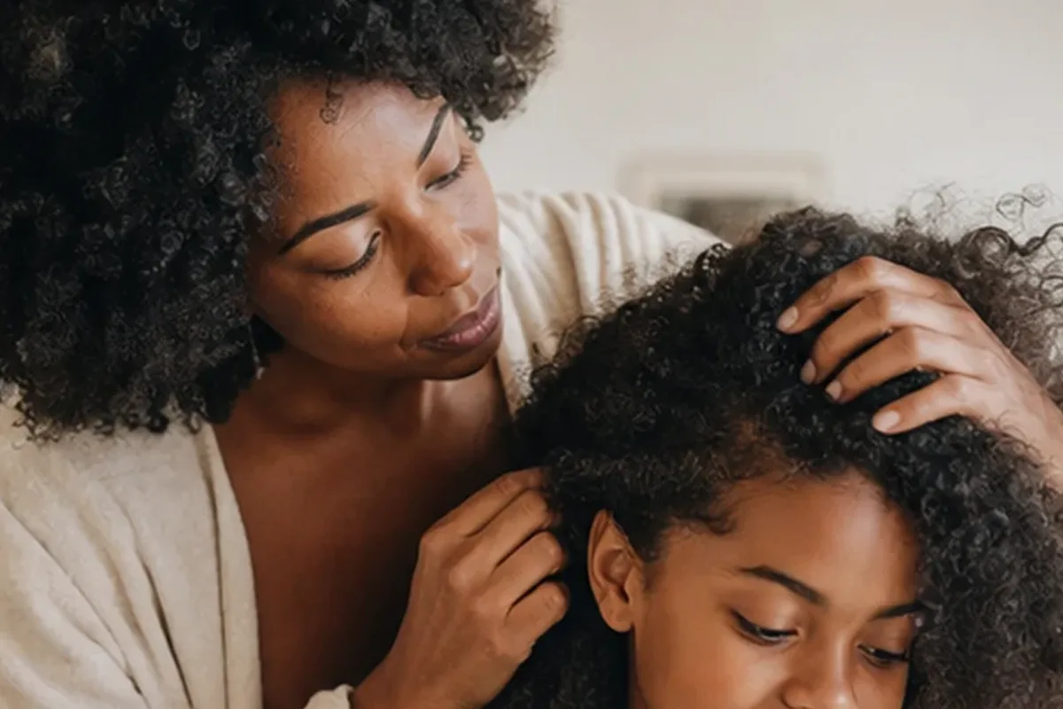 Authentische Beauty-Routine passend zum Thema Haartrockner für feines Haar