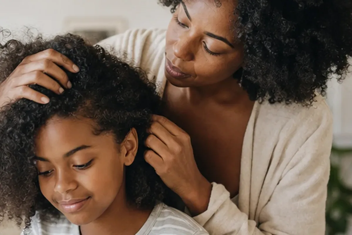 Hochwertige Beauty-Inszenierung zu Auswahlkriterien für Haartrockner für feines Haar