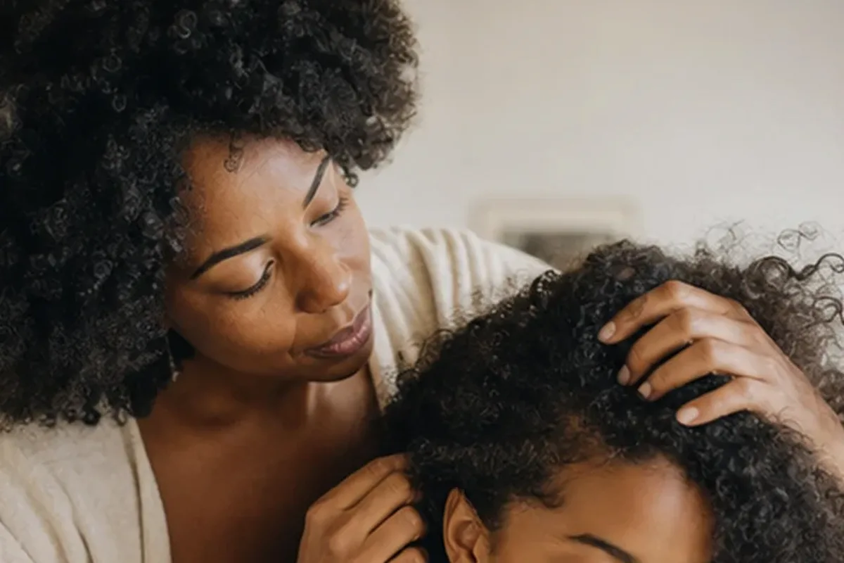 Authentische Beauty-Routine passend zum Thema Conditioner für lockiges Haar