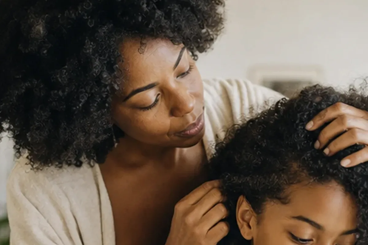 Redaktionelle Detailaufnahme zur Orientierung bei Conditioner bei Haarbruch