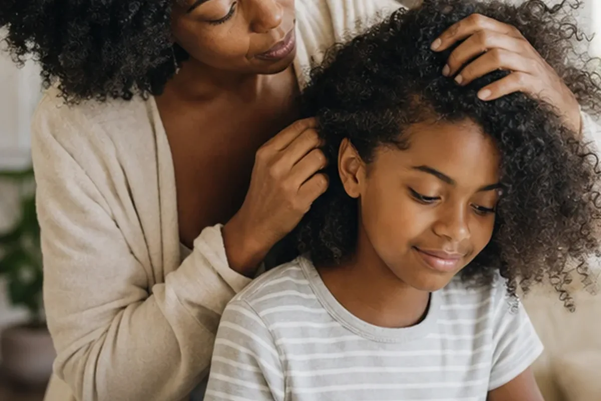 Hochwertige Beauty-Inszenierung zu Auswahlkriterien für Hitzeschutz bei Frizz