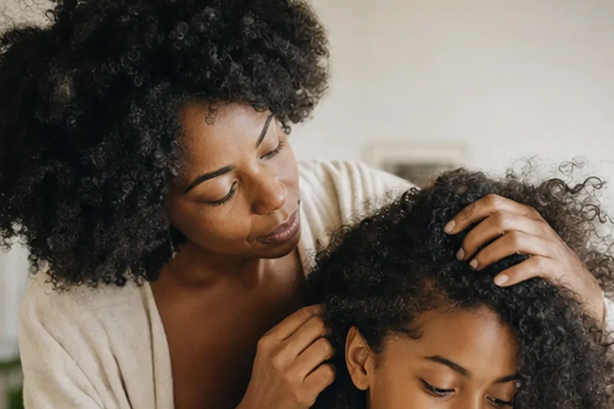 Redaktioneller Beauty-Moment zur Ausgangslage bei Haaröl für trockenes Haar