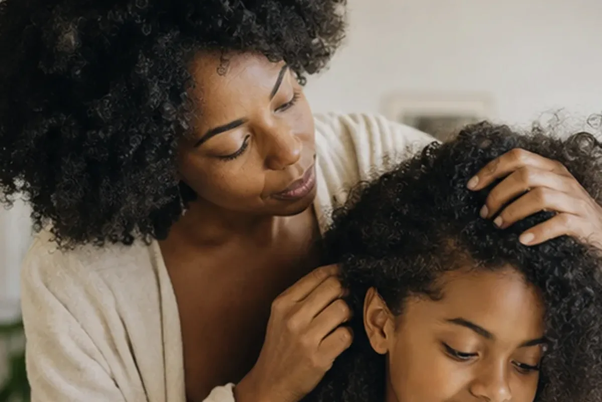 Redaktioneller Beauty-Moment zur Ausgangslage bei Mildes Shampoo bei Frizz