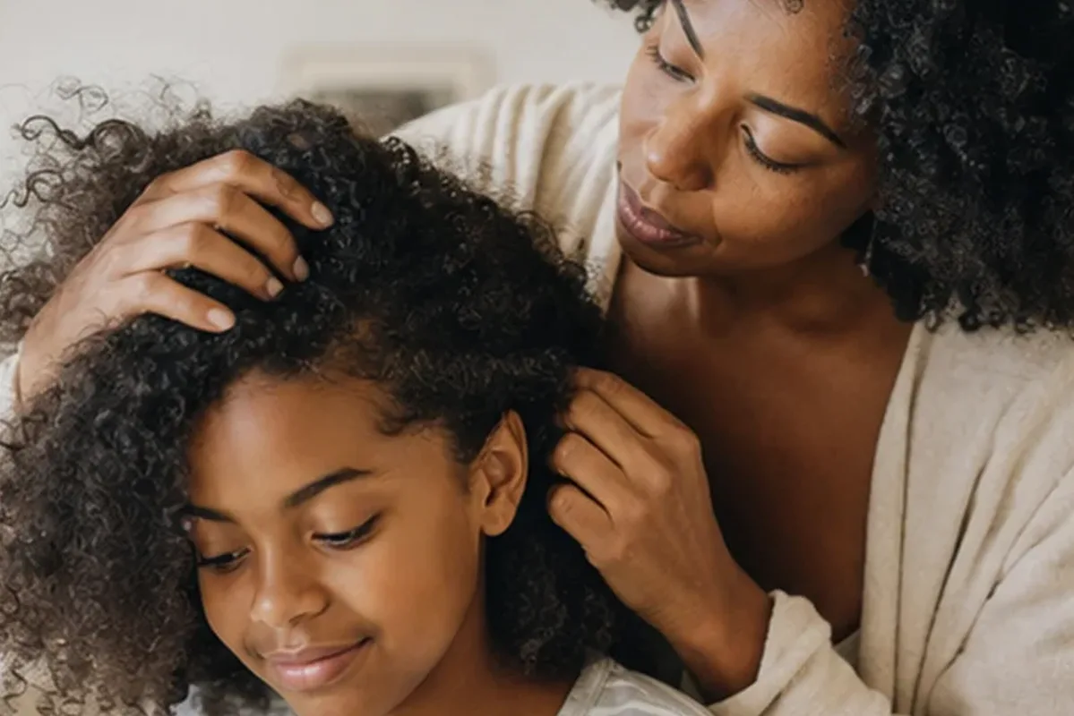 Authentischer Wohlfühlmoment passend zum Beauty-Thema Volumenspray für trockenes Haar
