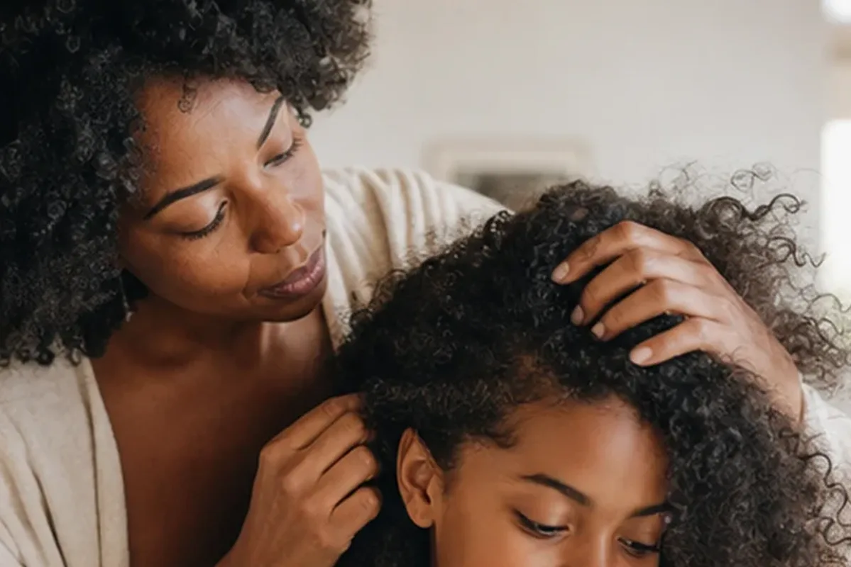 Authentische Beauty-Routine passend zum Thema Mildes Shampoo bei Haarbruch