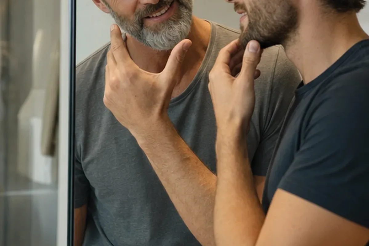 Authentischer Wohlfühlmoment passend zum Beauty-Thema Männer-Gesichtscreme bei Rasurbrand