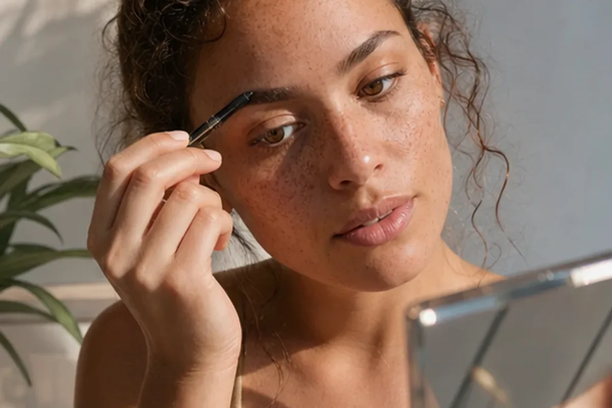 Redaktioneller Beauty-Moment zur Ausgangslage bei Foundation für langen Halt