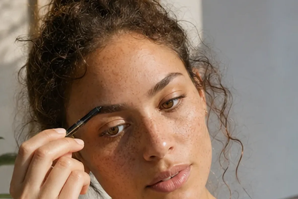 Authentischer Wohlfühlmoment passend zum Beauty-Thema Skin Tint für ölige Haut