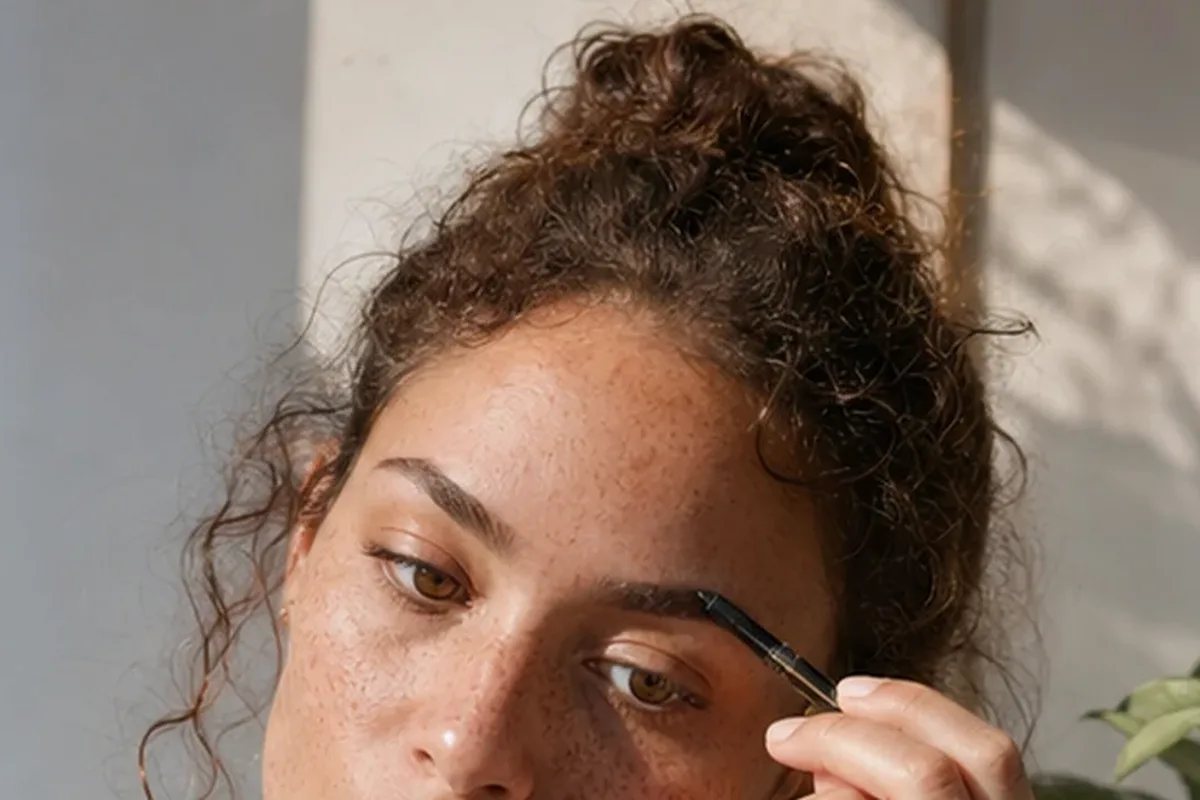 Authentische Beauty-Routine passend zum Thema Puder bei großen Poren