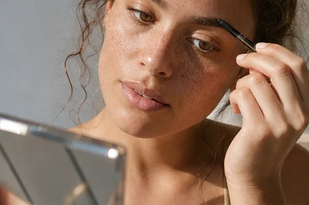 Redaktioneller Beauty-Moment zur Ausgangslage bei Foundation für ölige Haut