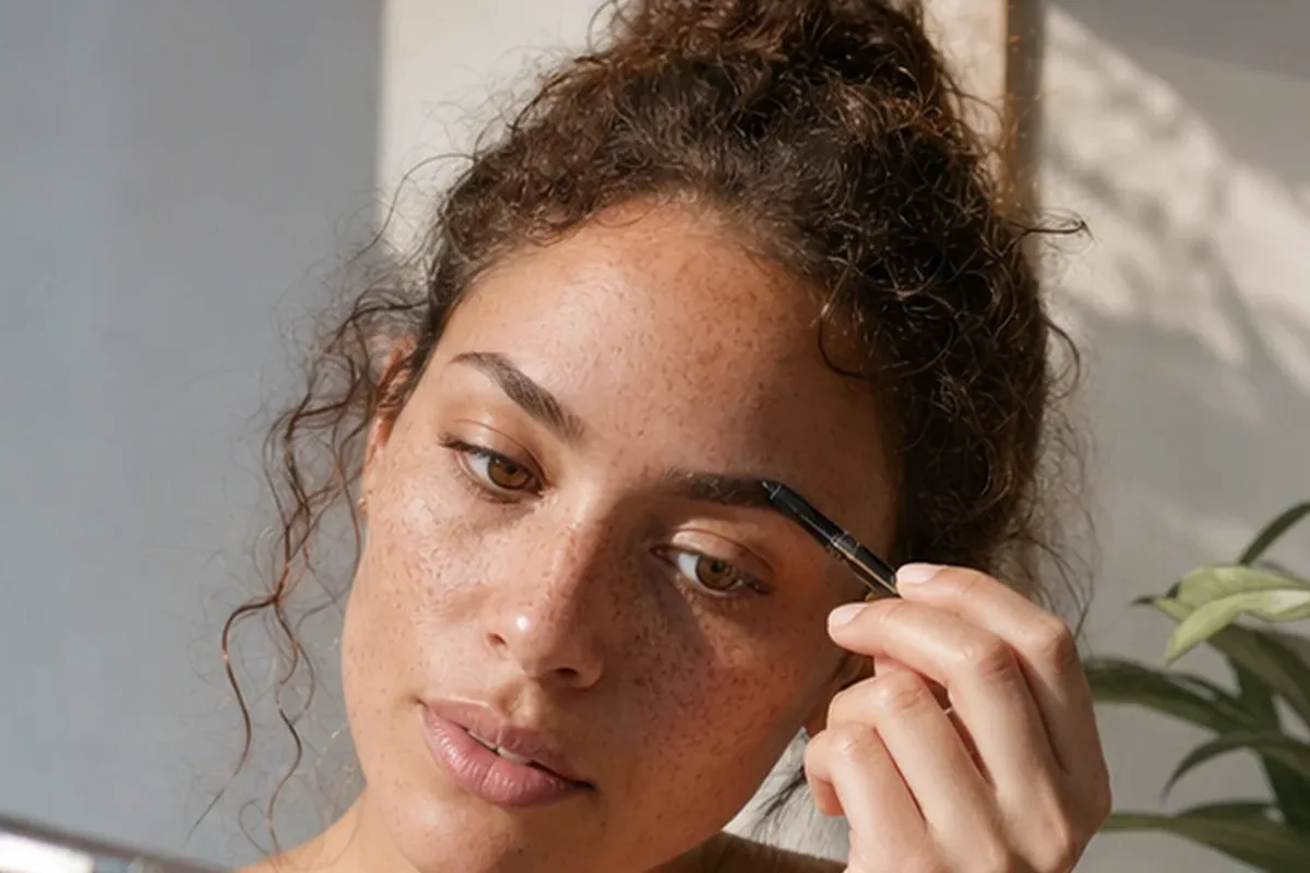 Redaktionelle Detailaufnahme zur Orientierung bei Skin Tint bei Rötungen