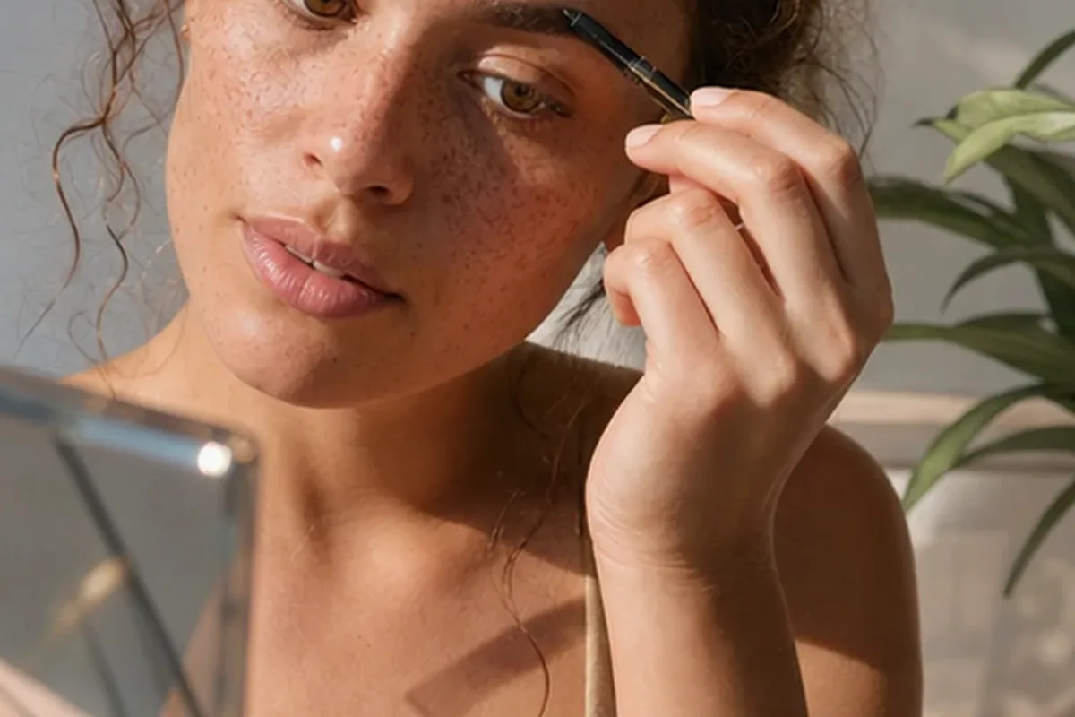 Redaktionelle Detailaufnahme zur Orientierung bei Lidschatten für empfindliche Haut