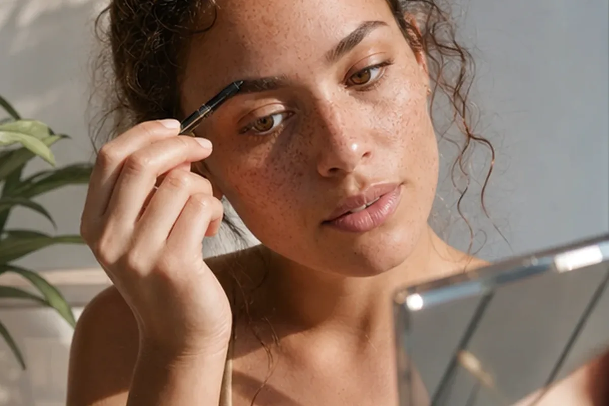 Authentische Beauty-Routine passend zum Thema Skin Tint für einen natürlichen Look