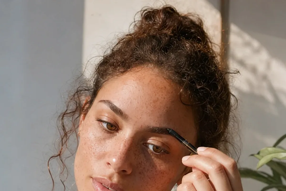 Authentische Beauty-Routine passend zum Thema Primer für ölige Haut