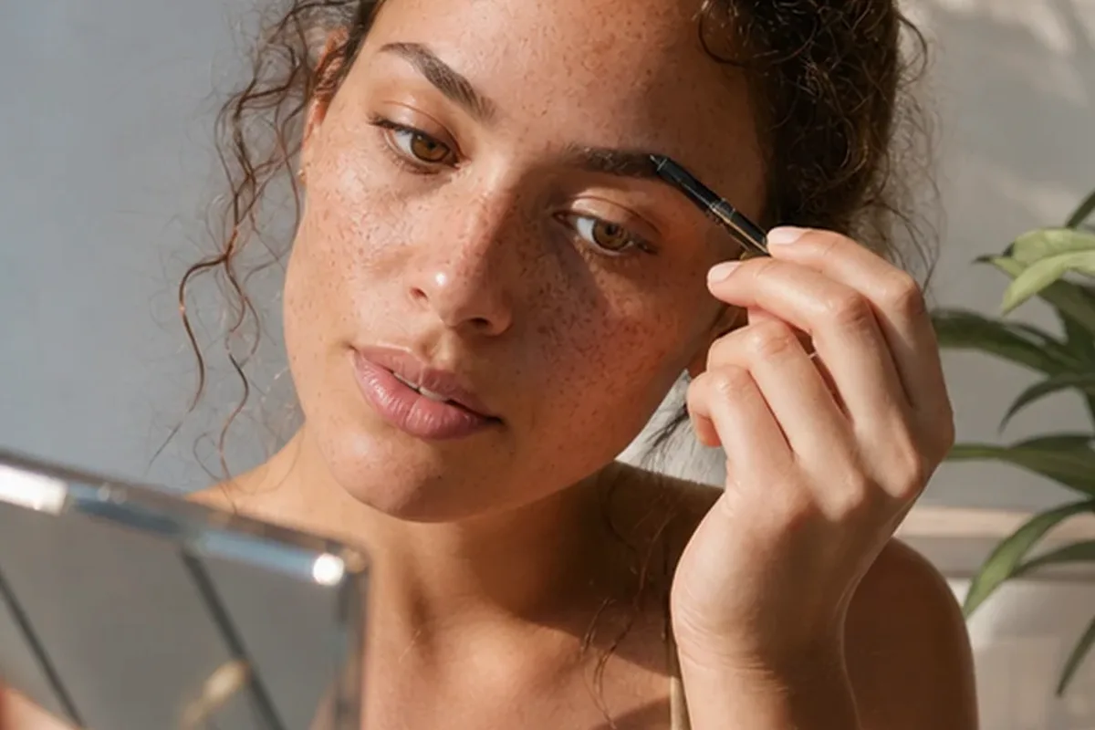 Redaktioneller Beauty-Moment zur Ausgangslage bei Lidschatten für reife Haut