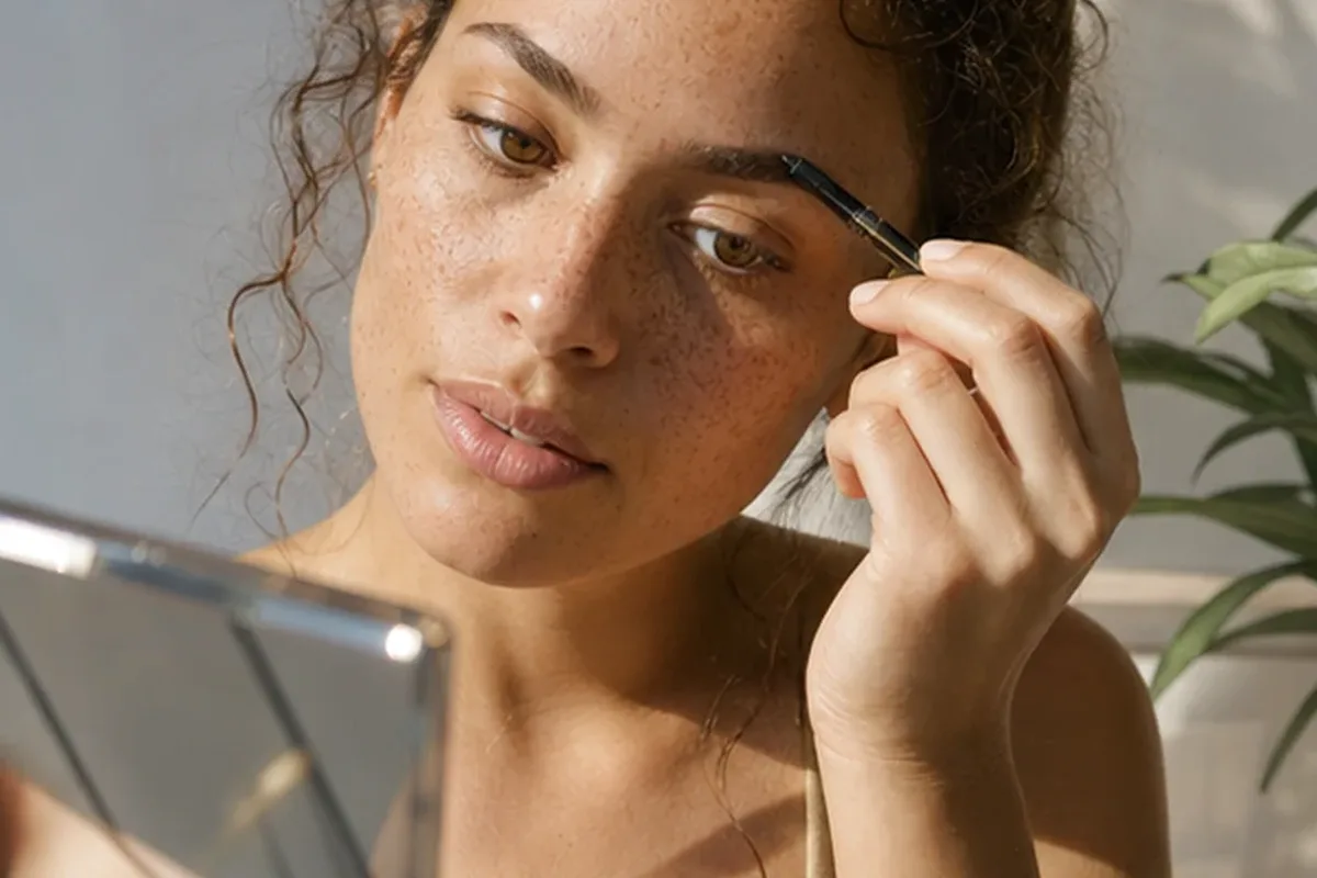 Redaktioneller Beauty-Moment zur Ausgangslage bei Skin Tint für reife Haut
