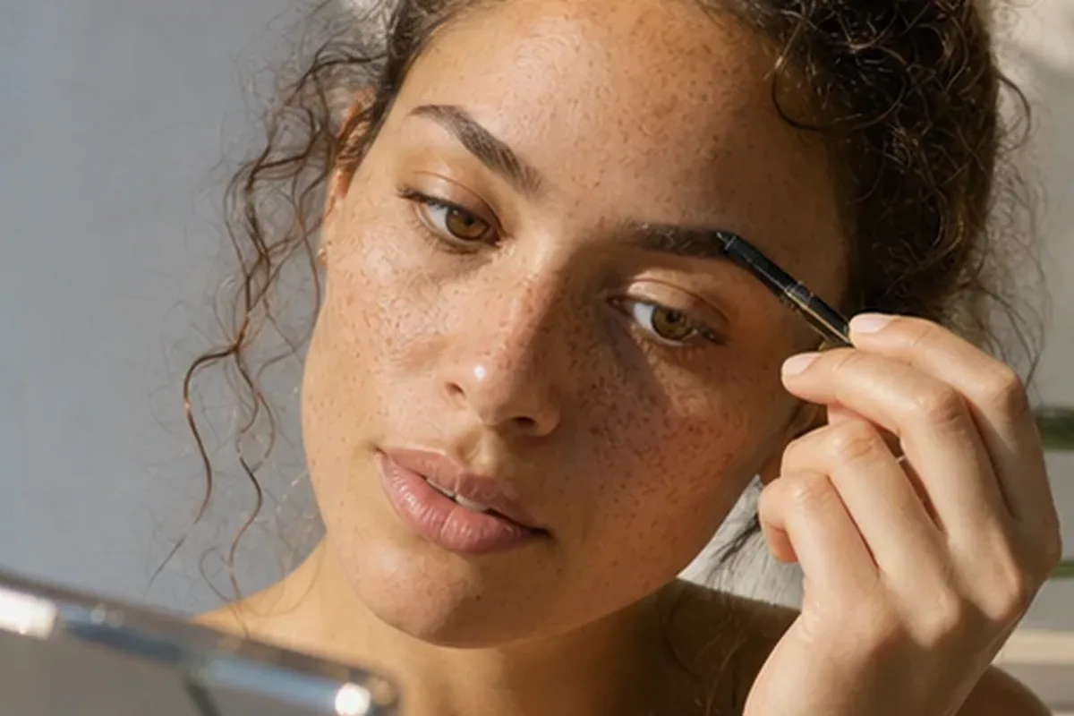 Redaktionelle Detailaufnahme zur Orientierung bei Highlighter bei großen Poren