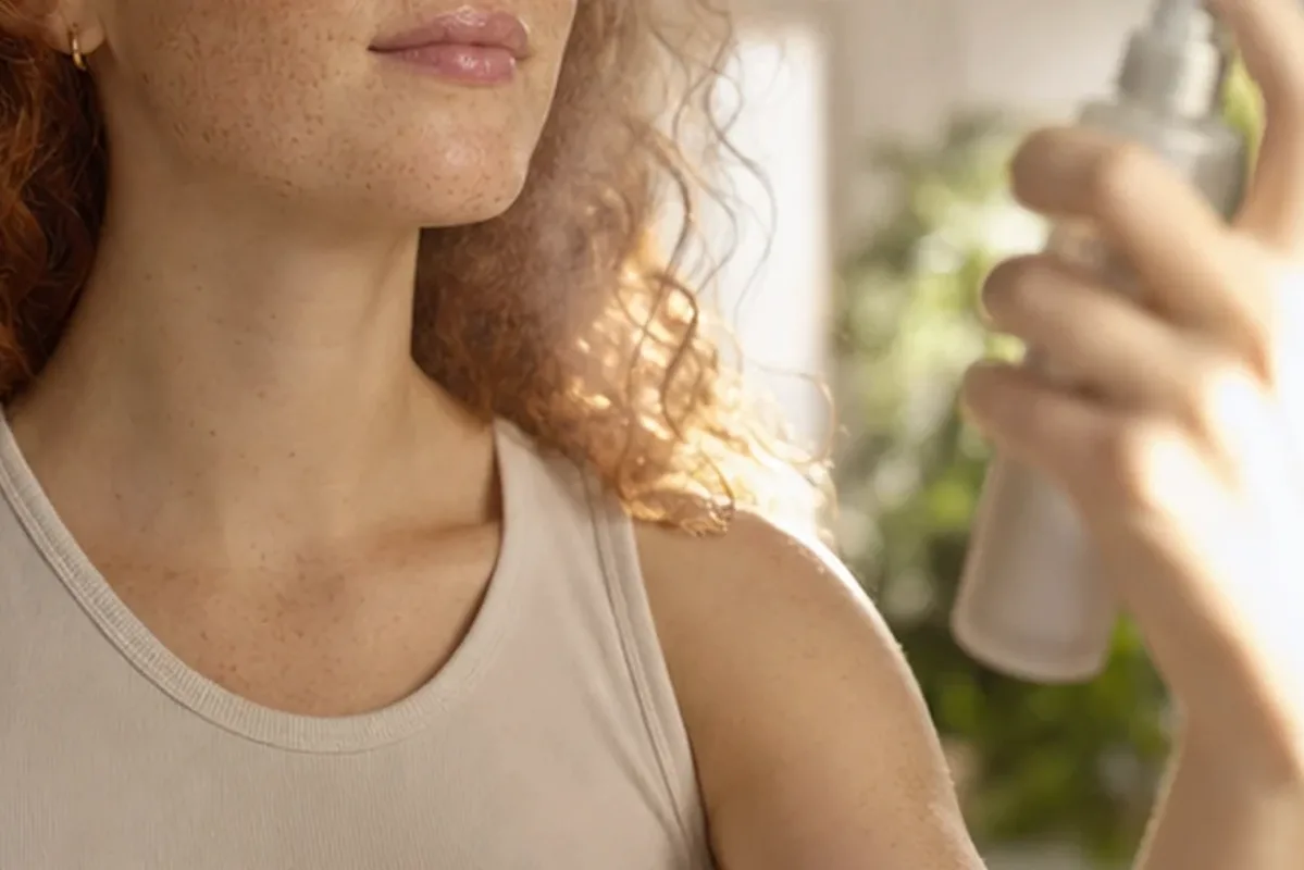 Hochwertige Beauty-Inszenierung zu Auswahlkriterien für Gesichtswasser für trockene Haut