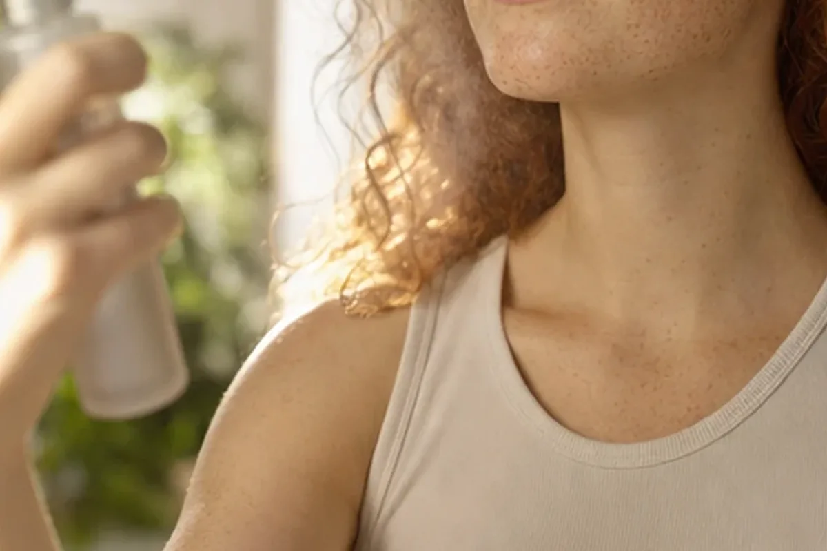 Redaktionelle Detailaufnahme zur Orientierung bei Anti-Aging-Routine für fettige Haut