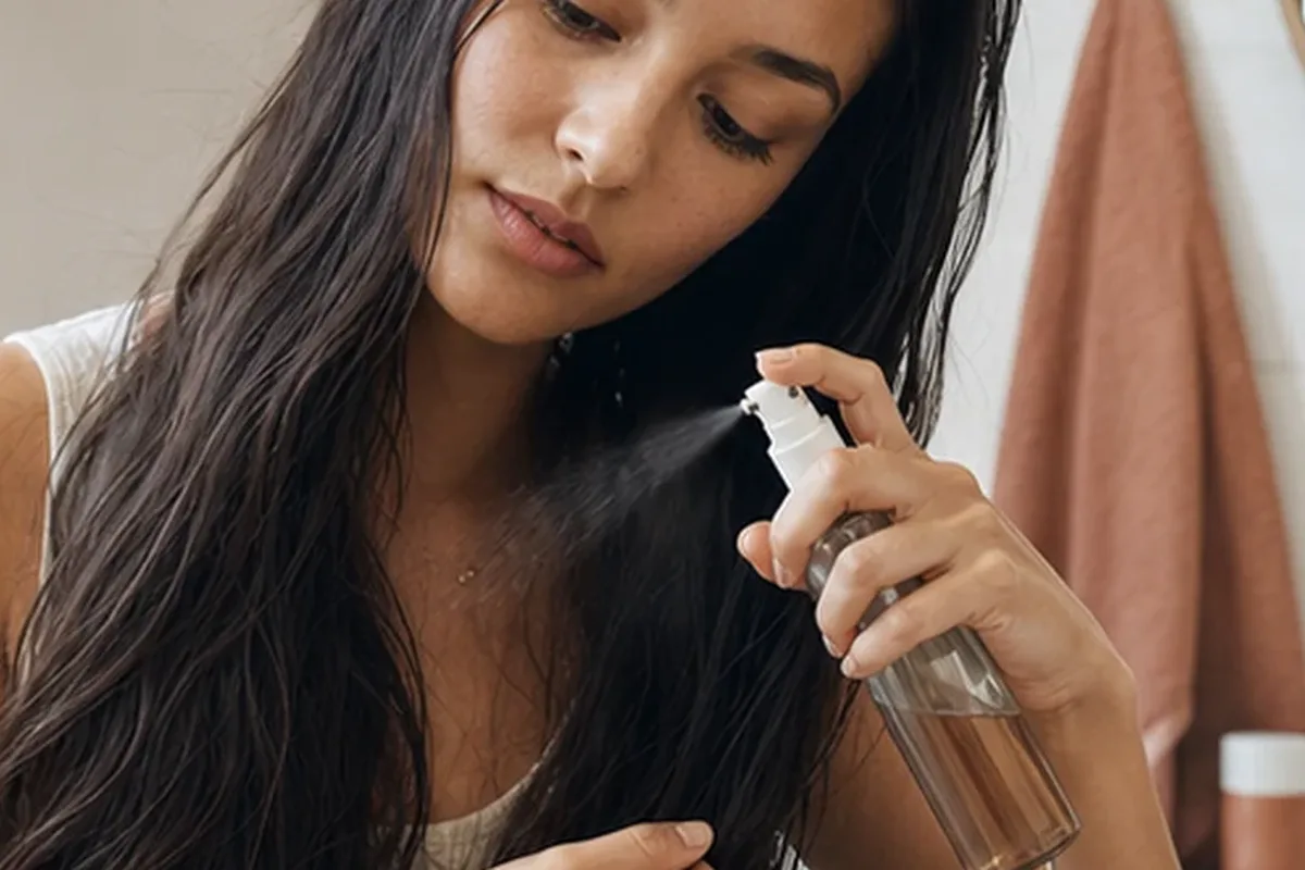Hochwertige Beauty-Inszenierung zu Auswahlkriterien für Lockengel für lockiges Haar