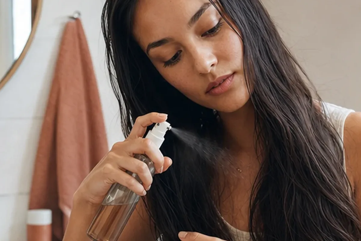 Redaktionelle Detailaufnahme zur Orientierung bei Silbershampoo bei fettigem Ansatz