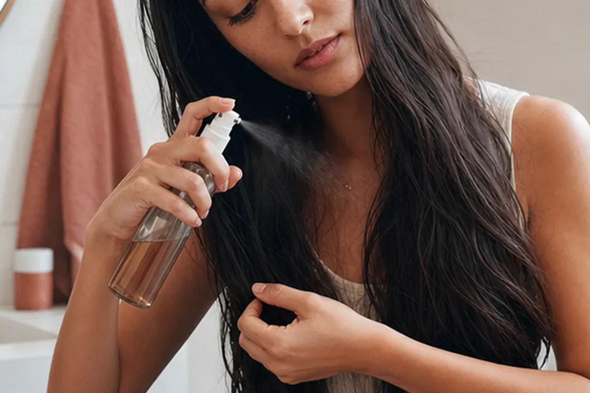 Redaktionelle Detailaufnahme zur Orientierung bei Silbershampoo bei fettigem Ansatz