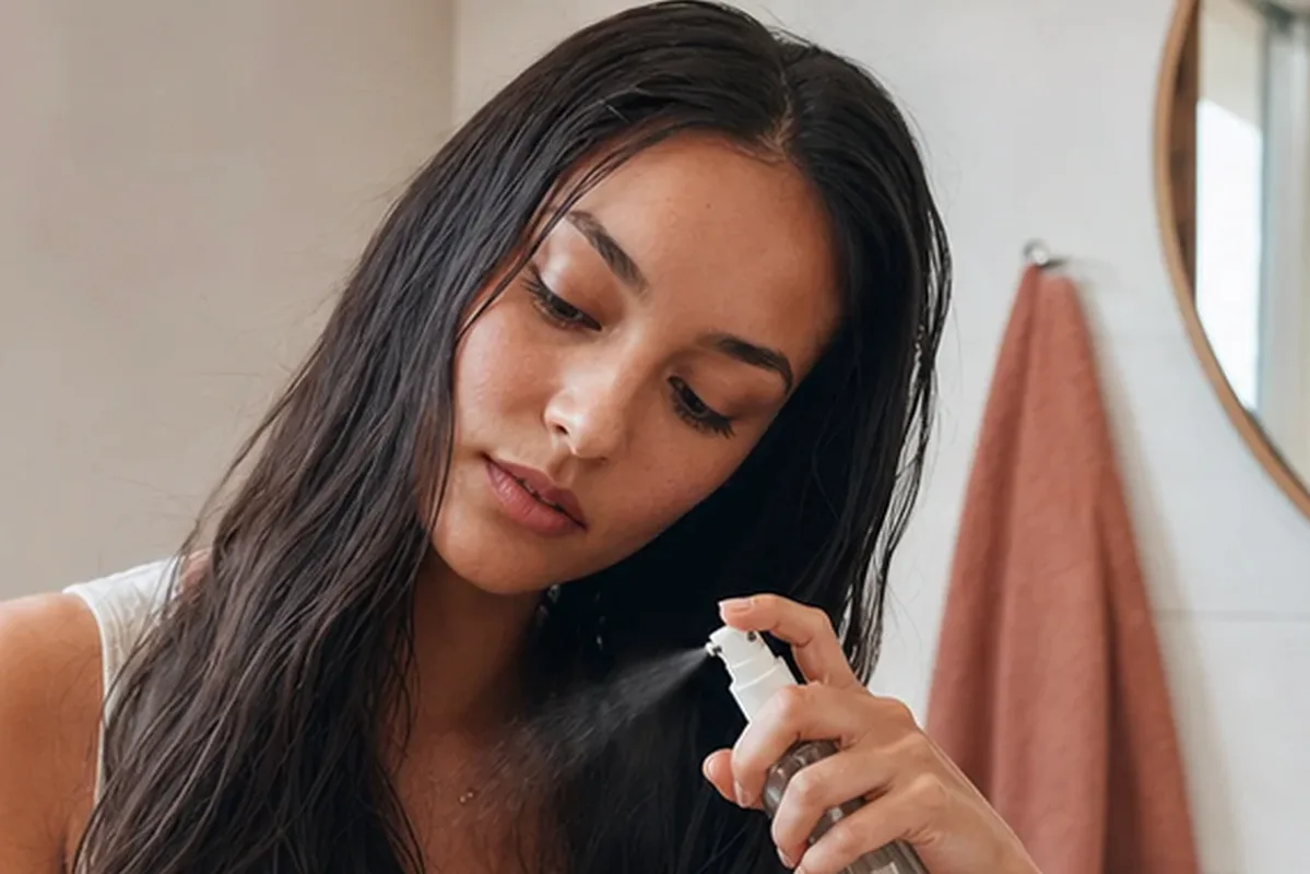 Redaktioneller Beauty-Moment zur Ausgangslage bei Haartrockner für strapaziertes Haar