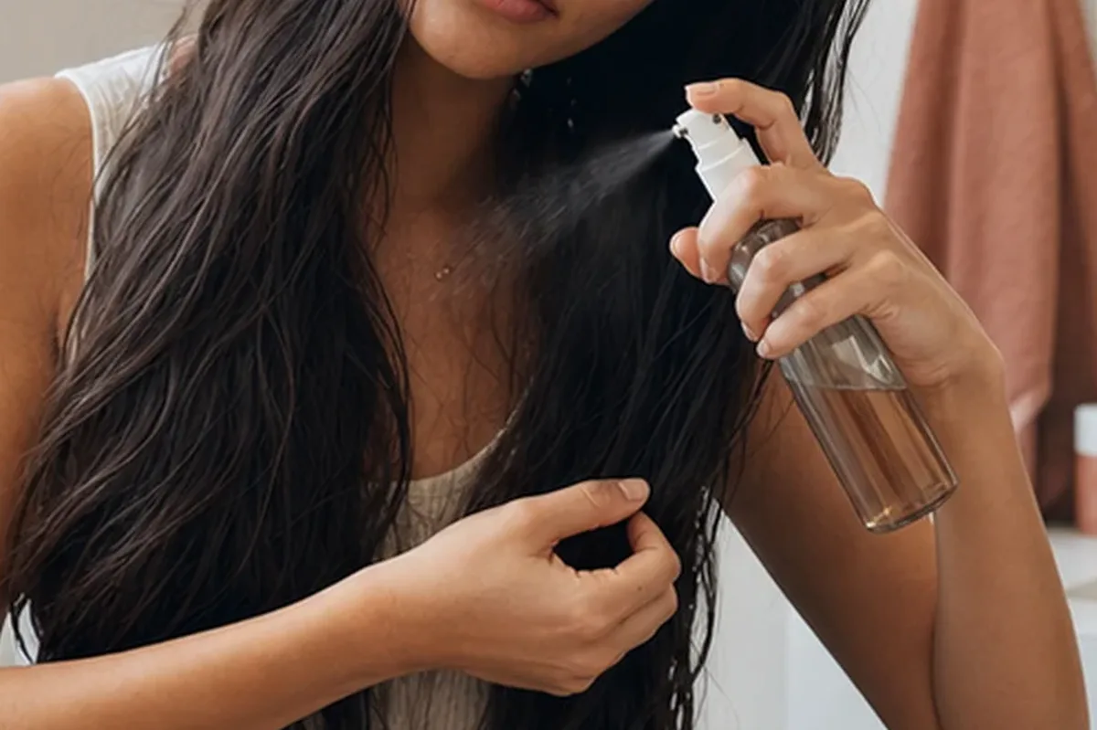 Redaktioneller Beauty-Moment zur Ausgangslage bei Haaröl bei Haarbruch