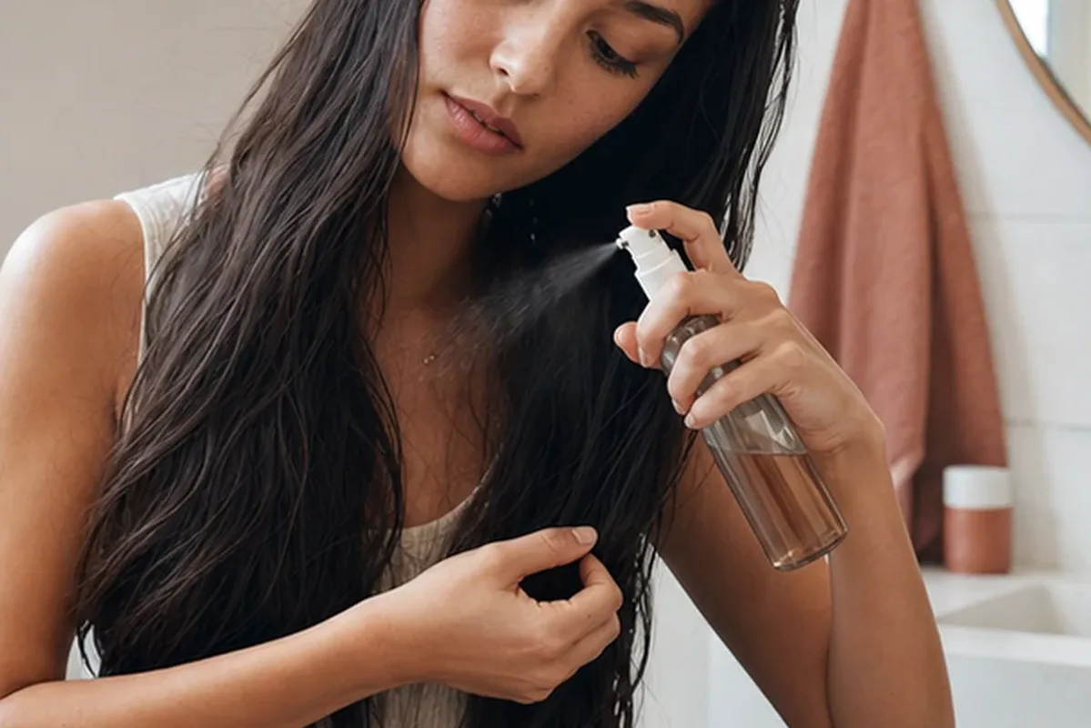 Redaktioneller Beauty-Moment zur Ausgangslage bei Lockencreme für lockiges Haar