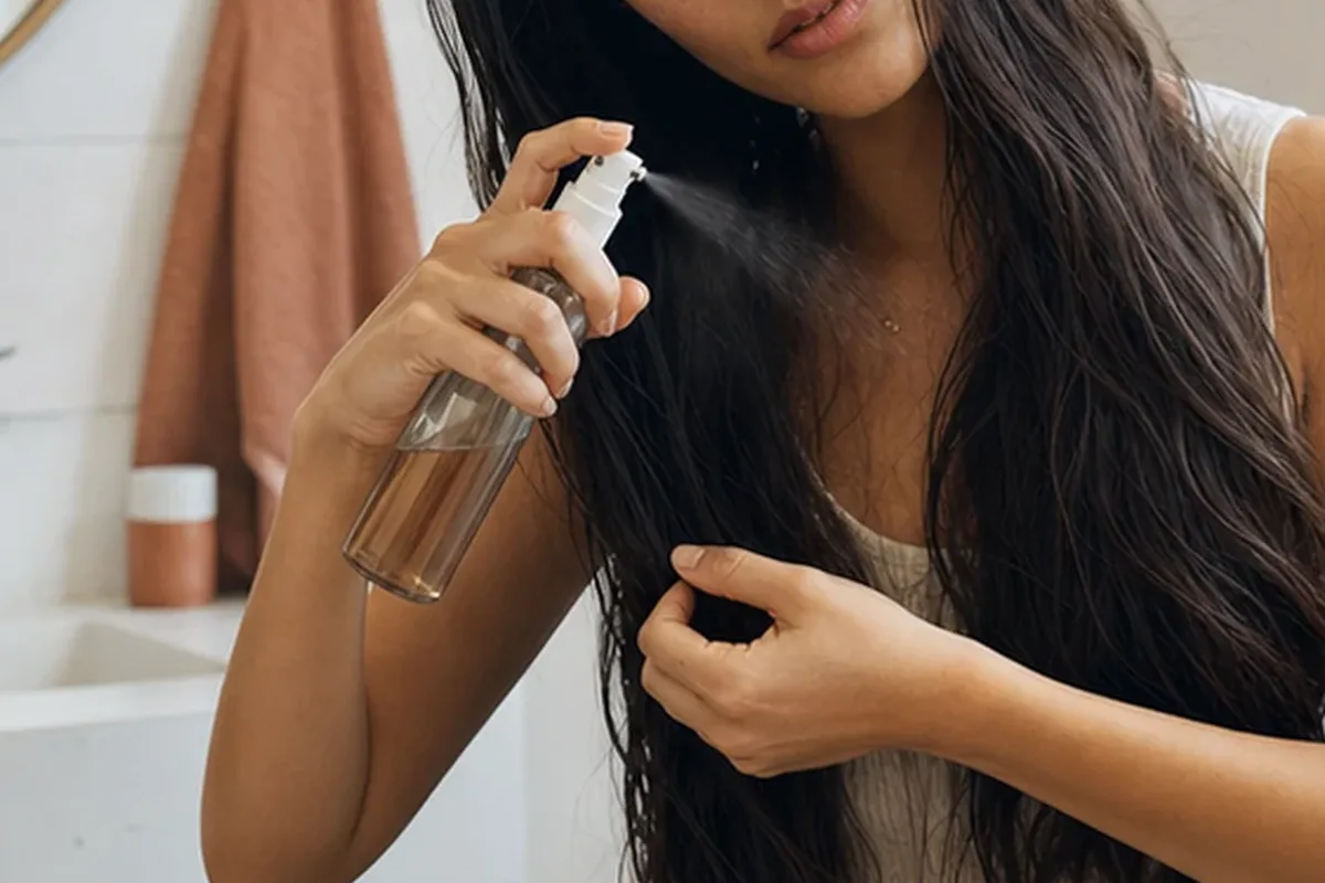 Redaktioneller Beauty-Moment zur Ausgangslage bei Conditioner bei Frizz