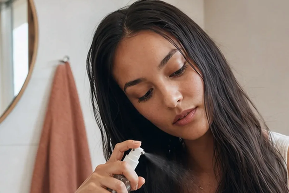 Hochwertige Beauty-Inszenierung zu Auswahlkriterien für Mildes Shampoo bei Frizz