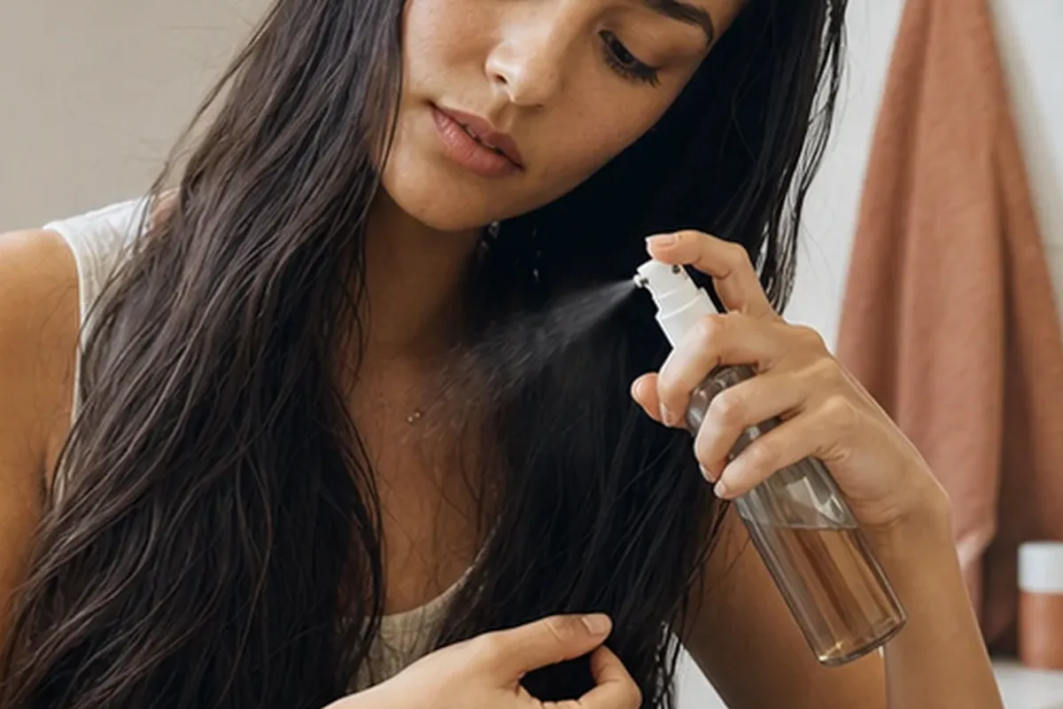 Redaktioneller Beauty-Moment zur Ausgangslage bei Lockengel bei fettigem Ansatz