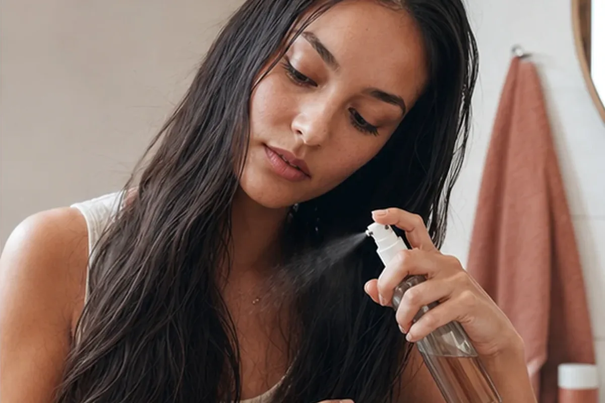 Redaktionelle Detailaufnahme zur Orientierung bei Trockenshampoo für empfindliche Kopfhaut