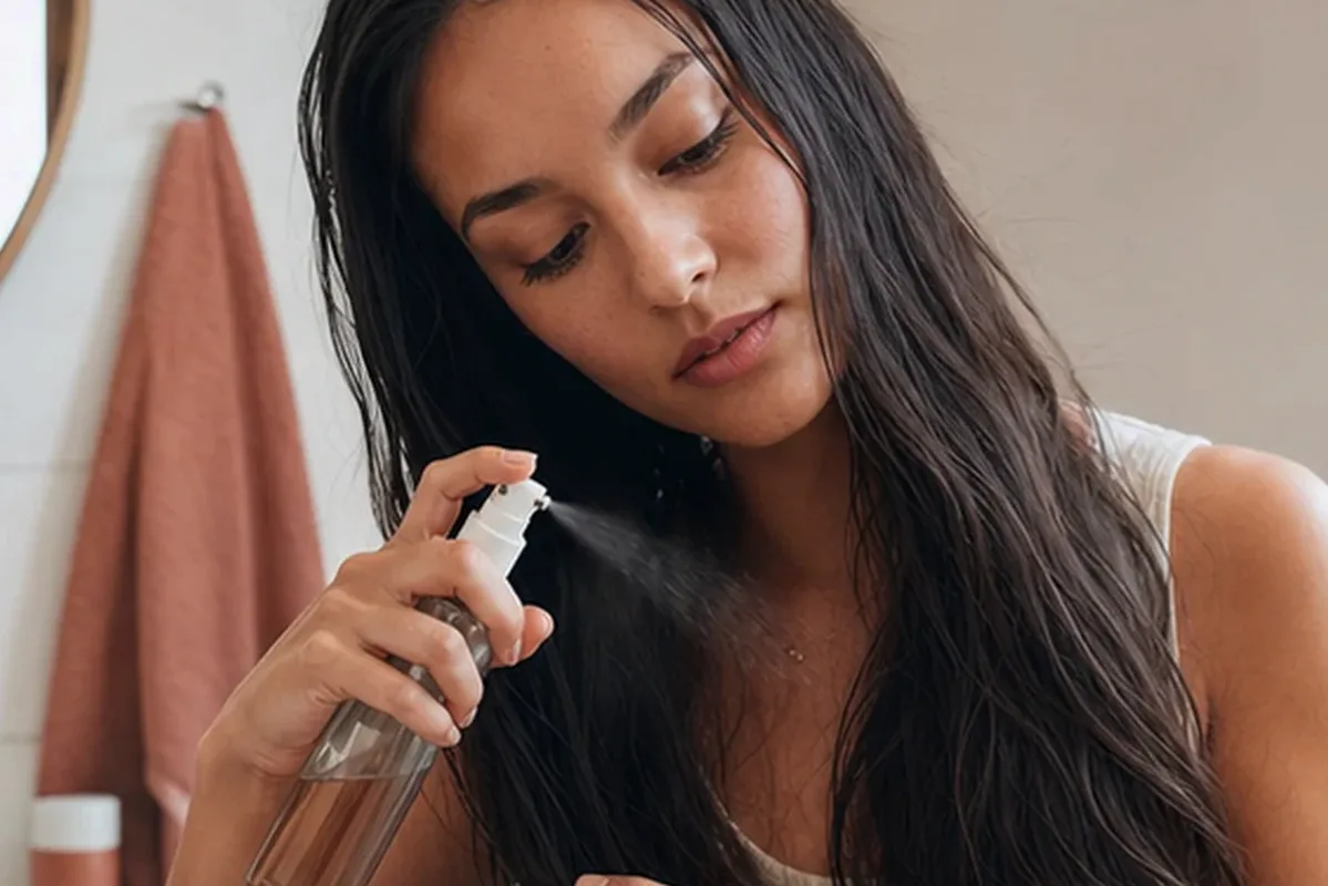 Redaktionelle Detailaufnahme zur Orientierung bei Tiefenreinigungsshampoo für feines Haar
