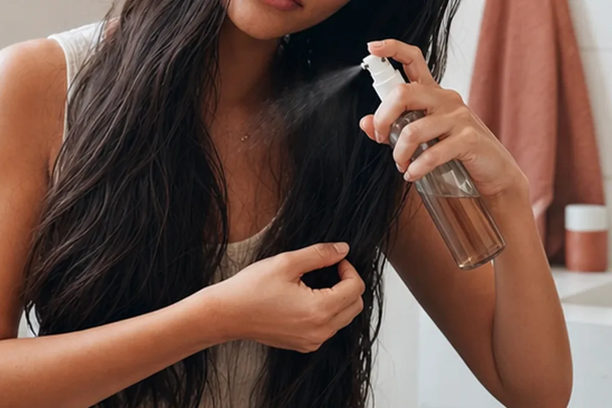 Authentische Beauty-Routine passend zum Thema Mildes Shampoo für trockenes Haar