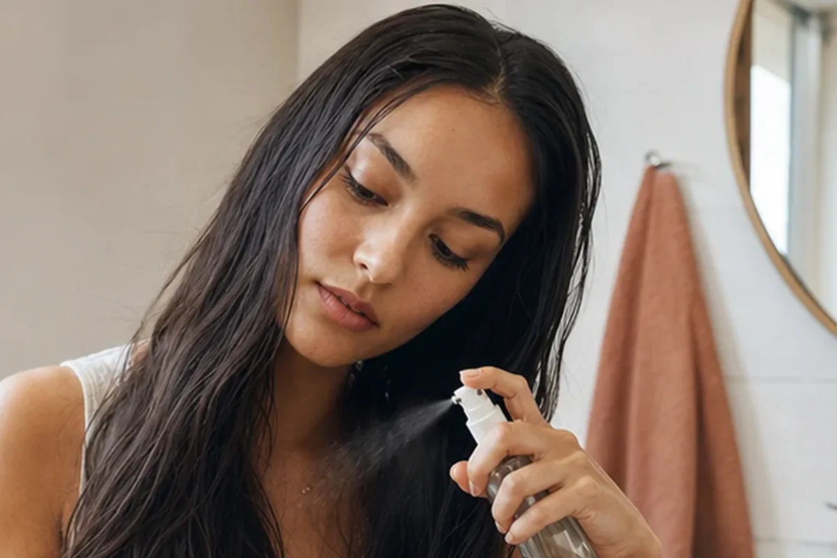 Redaktioneller Beauty-Moment zur Ausgangslage bei Trockenshampoo für empfindliche Kopfhaut