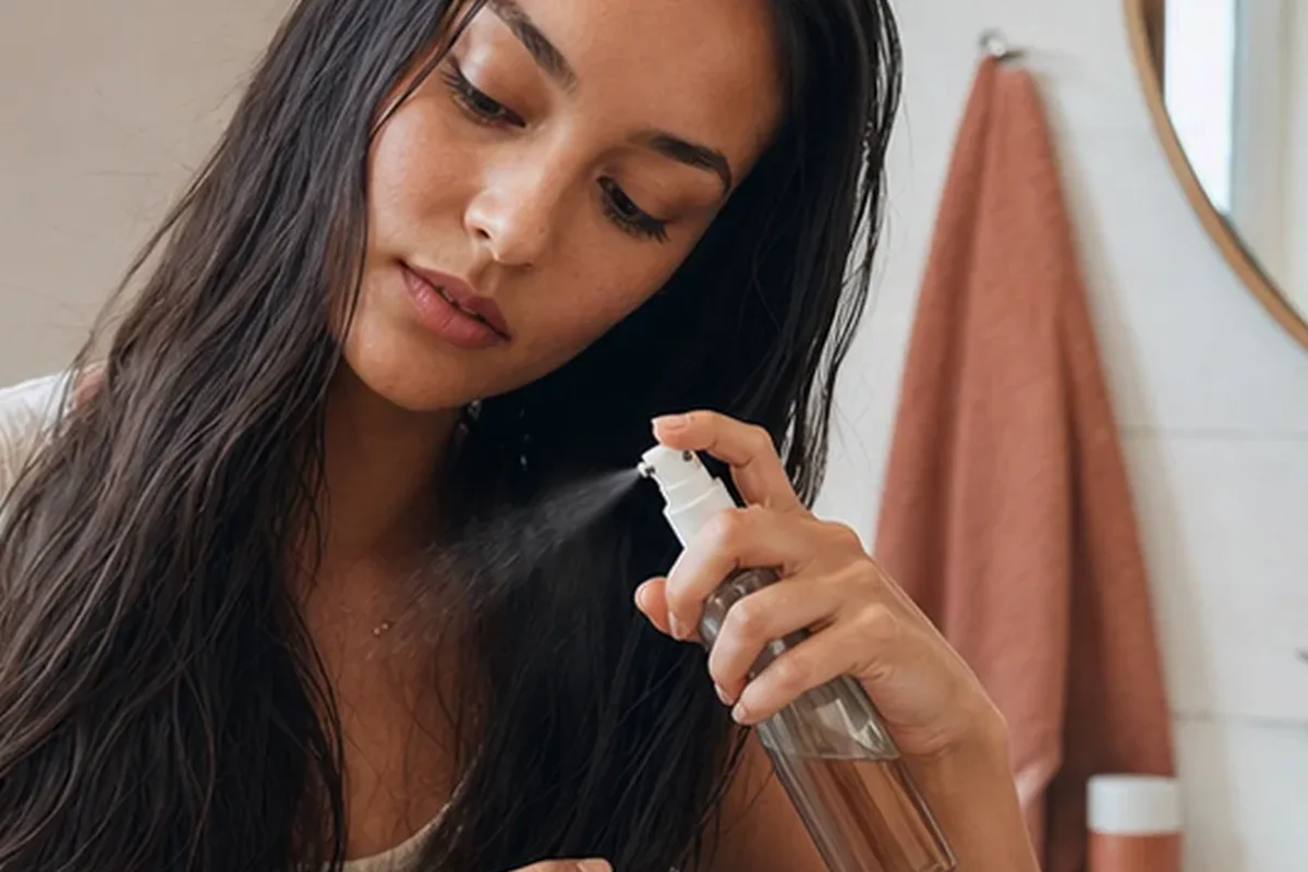Authentische Beauty-Routine passend zum Thema Haarmaske für trockenes Haar