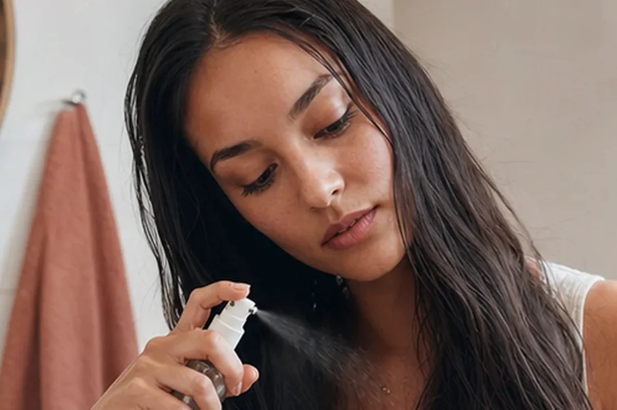 Redaktioneller Beauty-Moment zur Ausgangslage bei Kopfhautserum für feines Haar